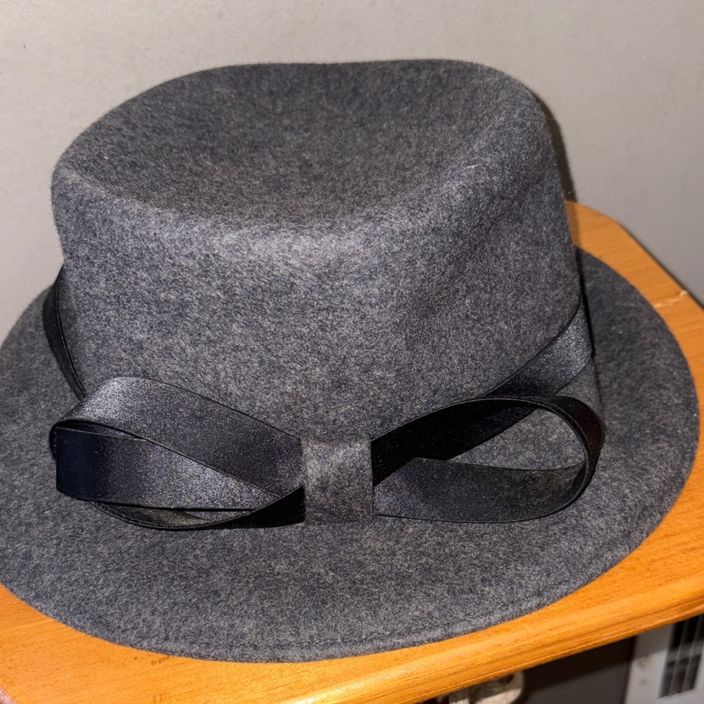 Baxter & Wells bucket hat charcoal grey felt w/ Black Ribbon#quietluxury#fall